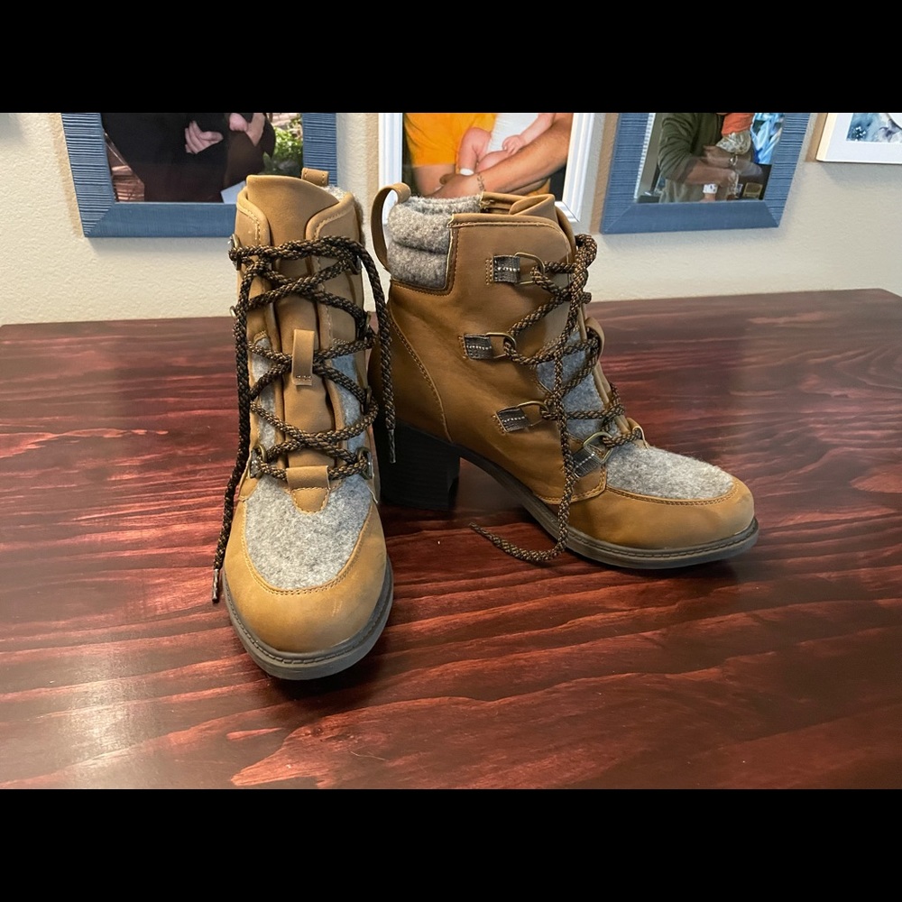 Perfect Fall/Winter Boots! Previously Loved. Grea… - image 1